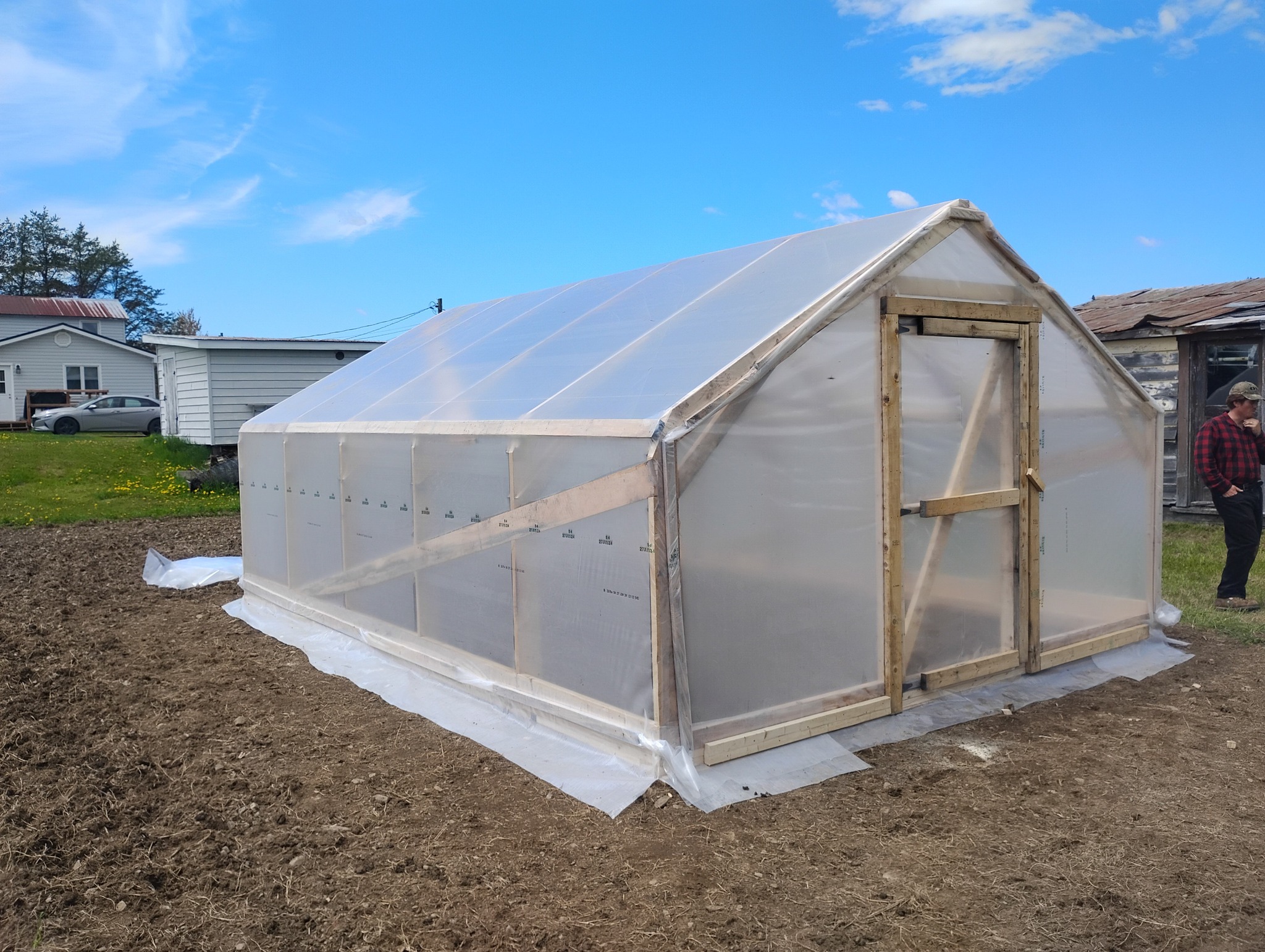 Mini roof cover for heat pump